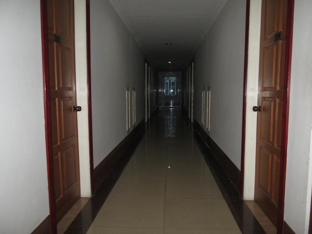 Royal Crown Hotel Rangum Exterior foto